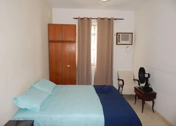 Espaçoso apto de 1 quarto na quadra da Praia Rio de Janeiro